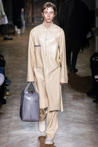 Look 24